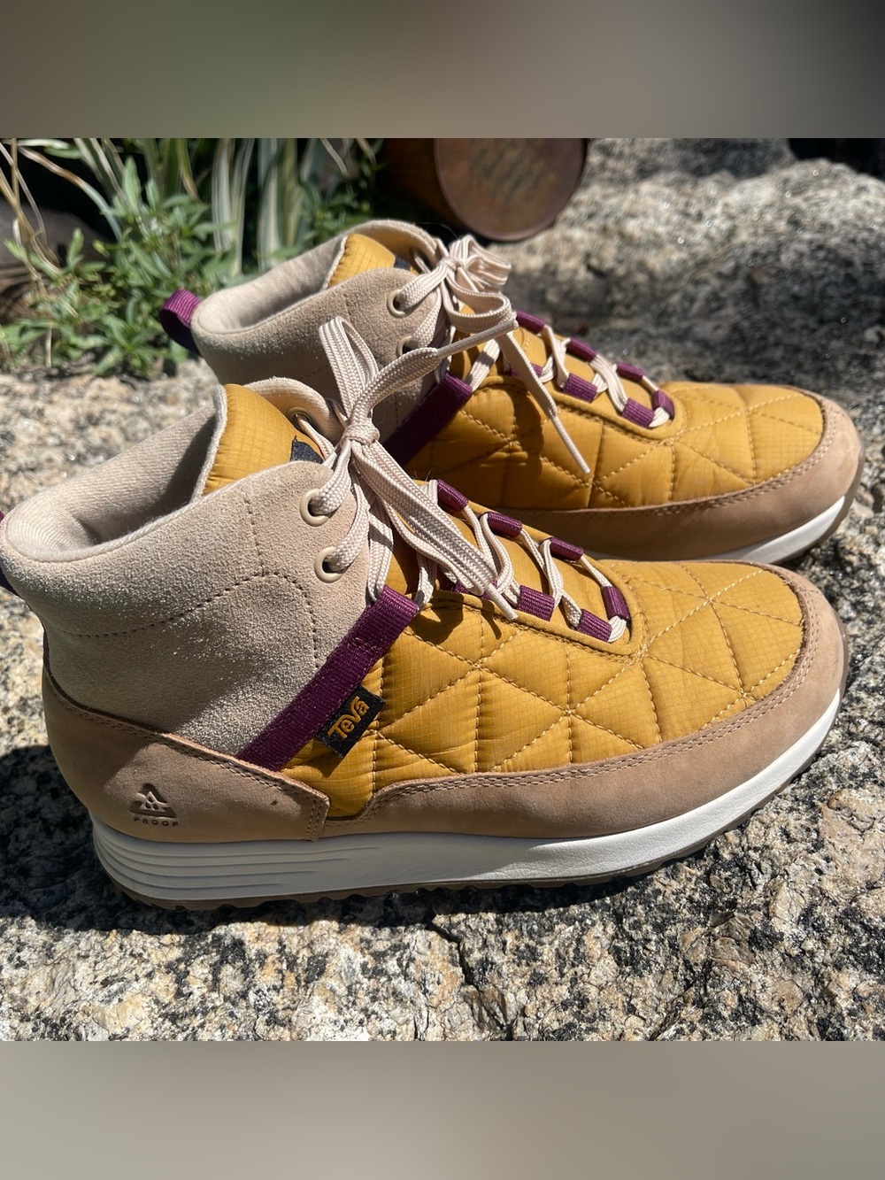 Teva Women’s “Commute” Quilted Mustard urban hiking boot 8.5